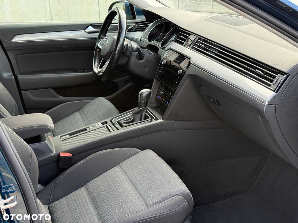 Volkswagen Passat - 16