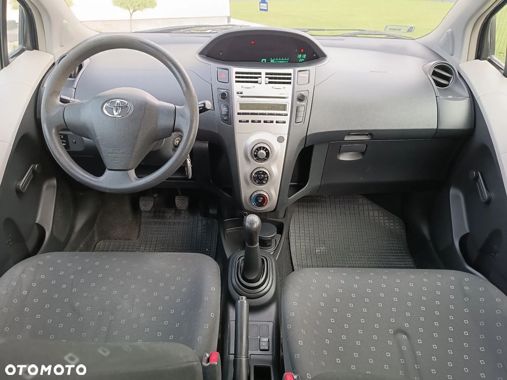 Toyota Yaris 1.3 Luna A/C - 13