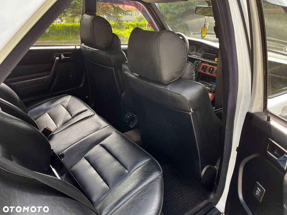 Mercedes-Benz W201 (190) - 10
