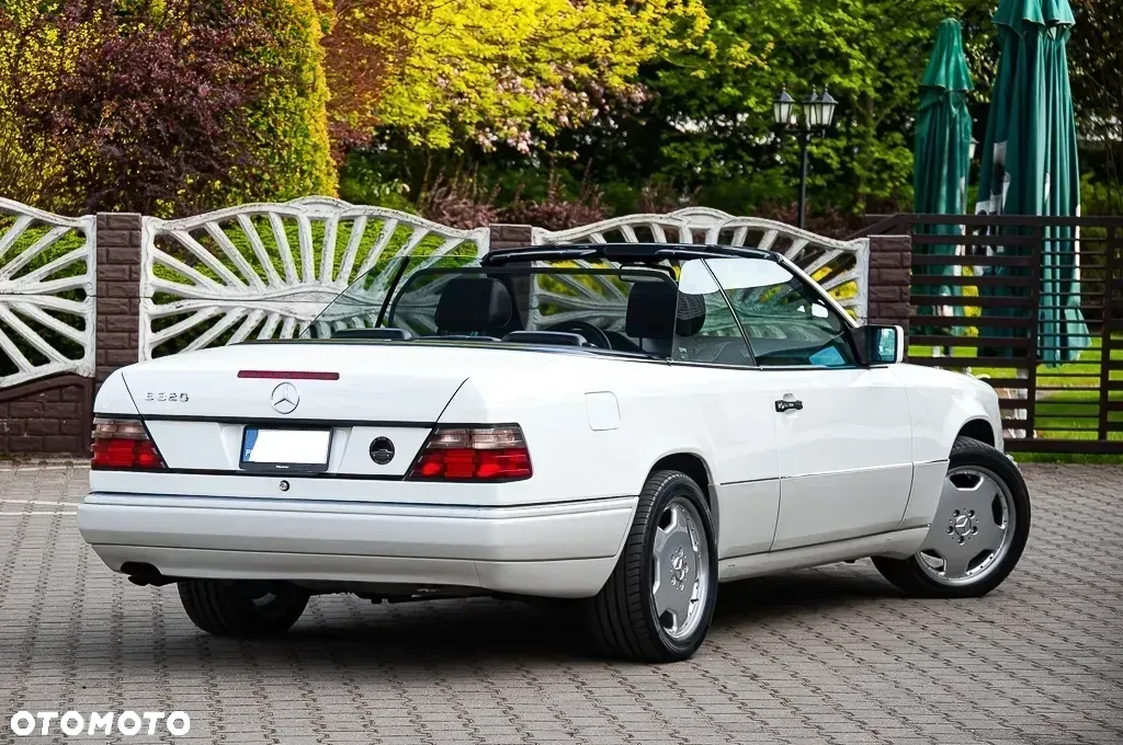 Mercedes-Benz Klasa E 320 - 17