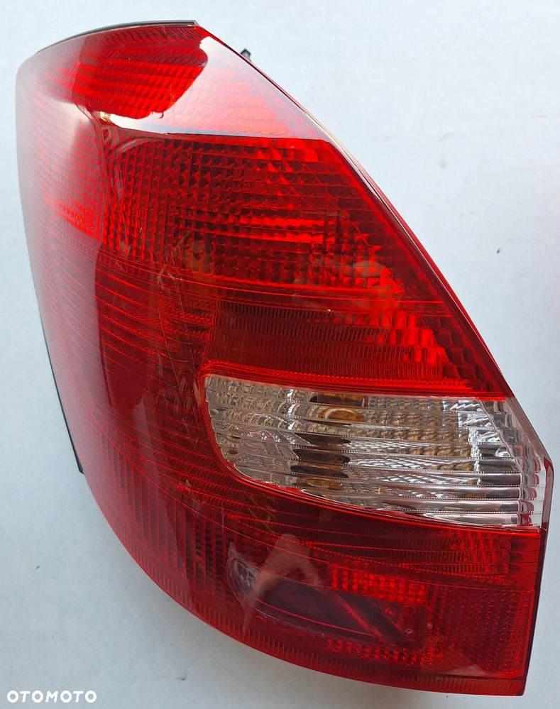 LAMPA LEWY TYŁ -SKODA FABIA II  2008r HATCHBACK/ EUROPA - 1