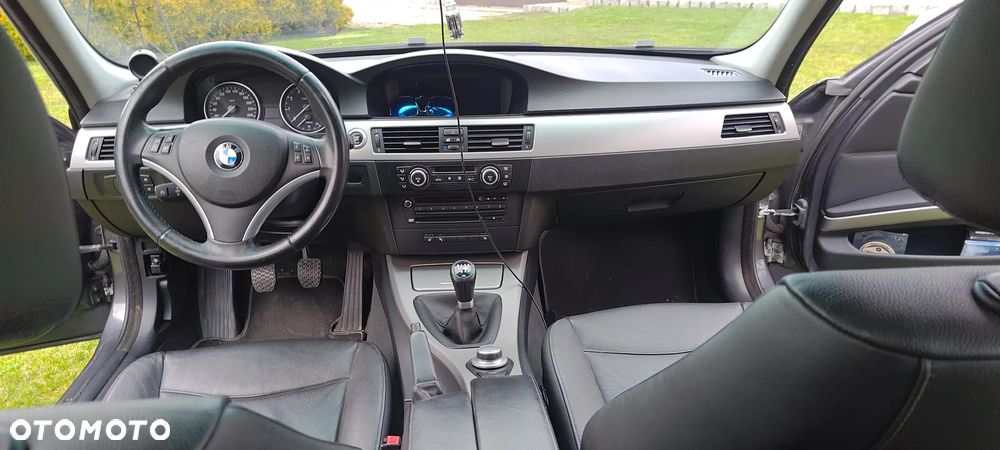 BMW Seria 3 330i - 13