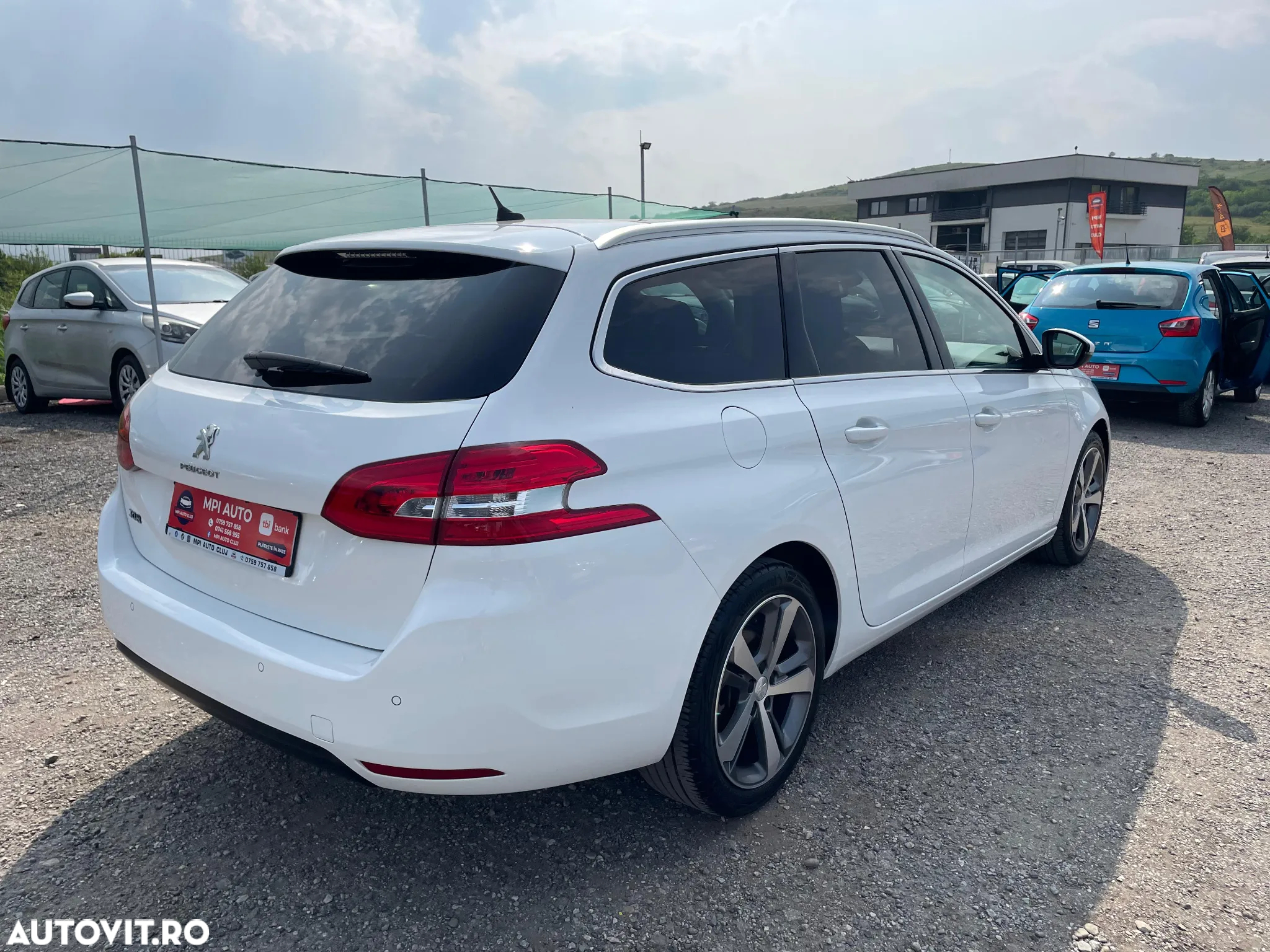 Peugeot 308 SW 1.2 L PureTech Turbo Allure Aut. - 9