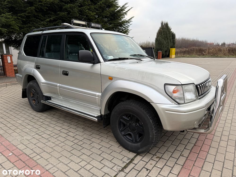 Toyota Land Cruiser - 1