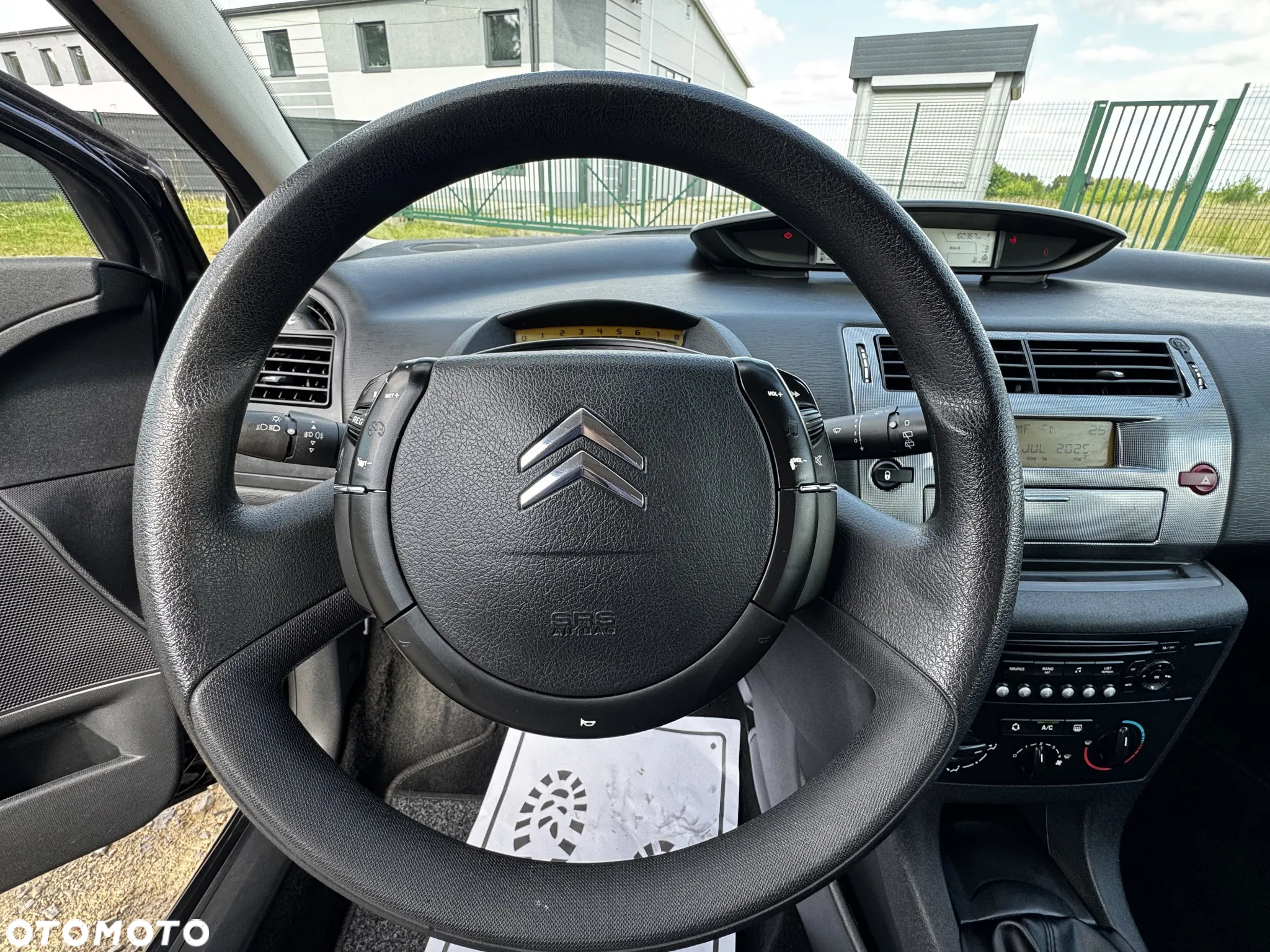 Citroën C4 1.4 16V Style - 12