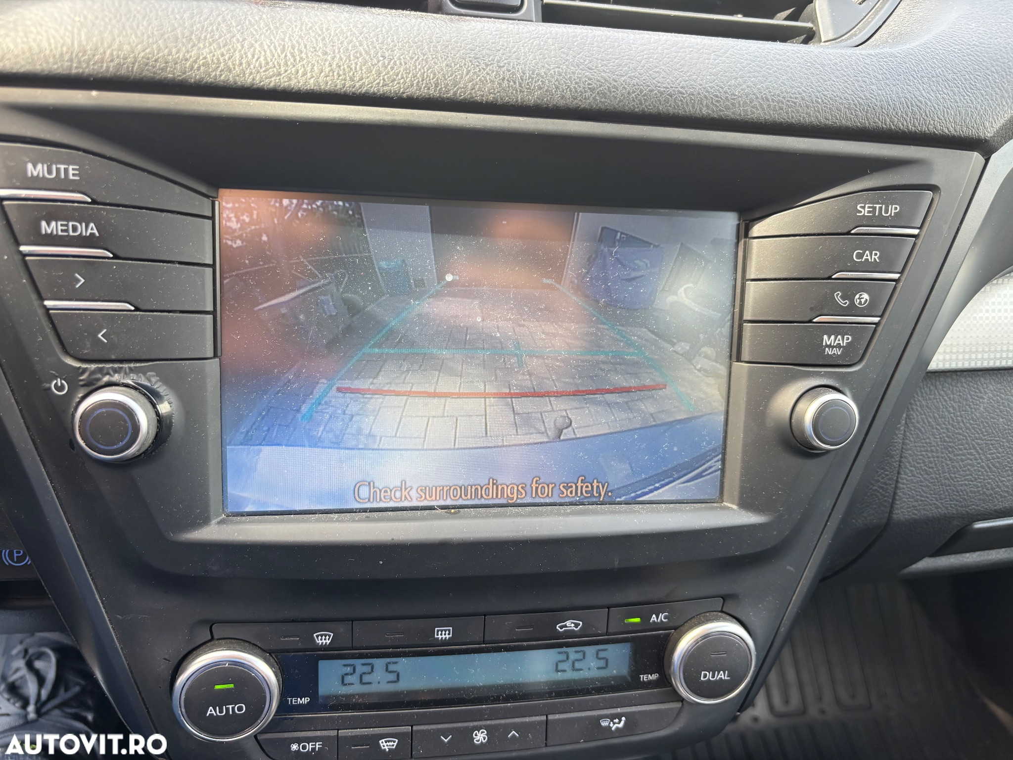 Toyota Avensis 2.0 D-4D Executive - 11
