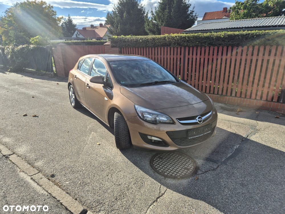 Opel Astra 2015 photo 2
