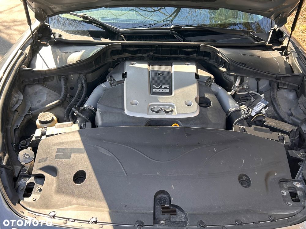Infiniti Q70 - 13