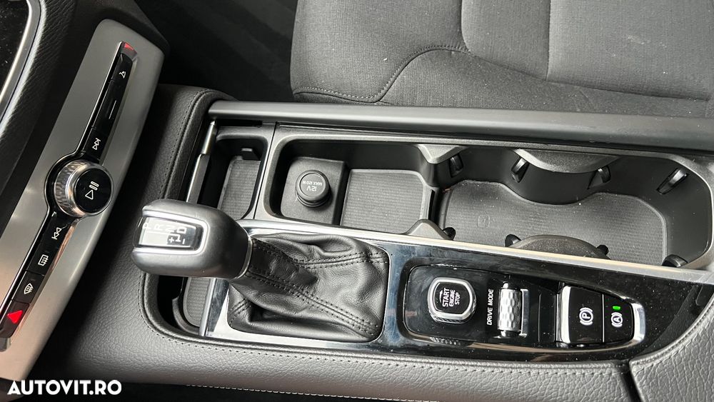 Volvo XC 90 D5 AWD Momentum - 24