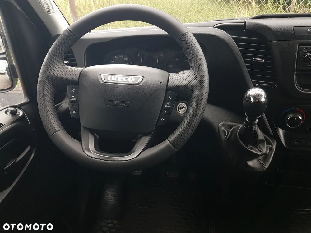 Iveco 35C15 WYWROTKA 3 STRONNA KIPER 3,20x2,06 BLIŹNIAKI KLIMA MANUAL 6-BIEGÓW HAK - 25