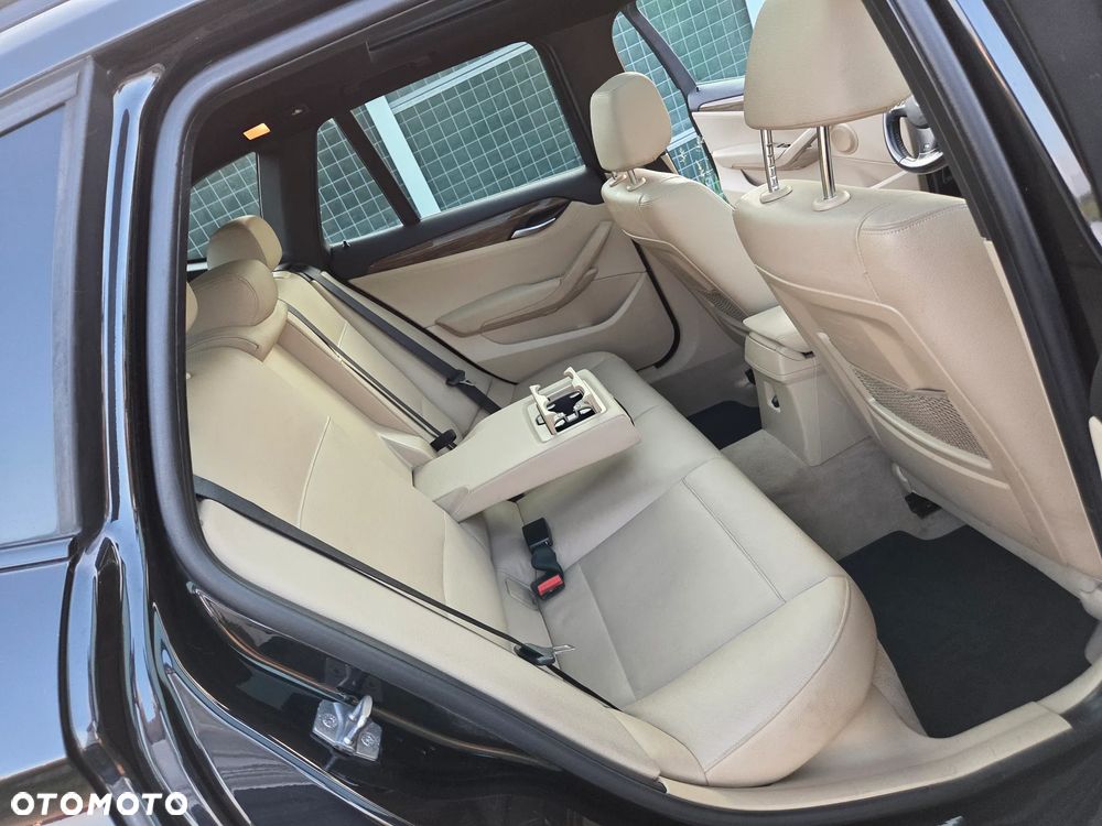 BMW X1 xDrive18d Sport Line - 18