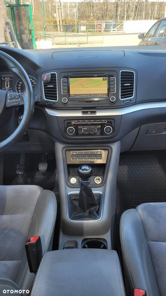 Volkswagen Sharan 2.0 TDI 4Motion BlueMotion Technology Highline - 19