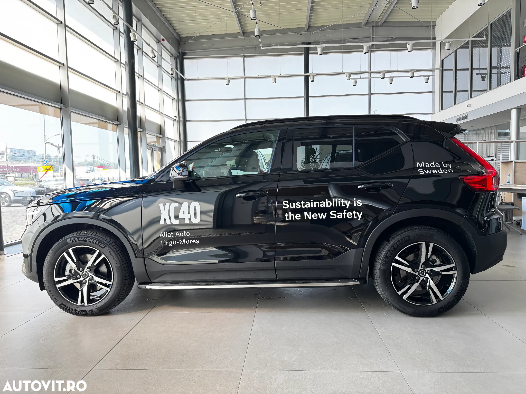 Volvo XC 40 B3 AT FWD MHEV Plus Dark - 8