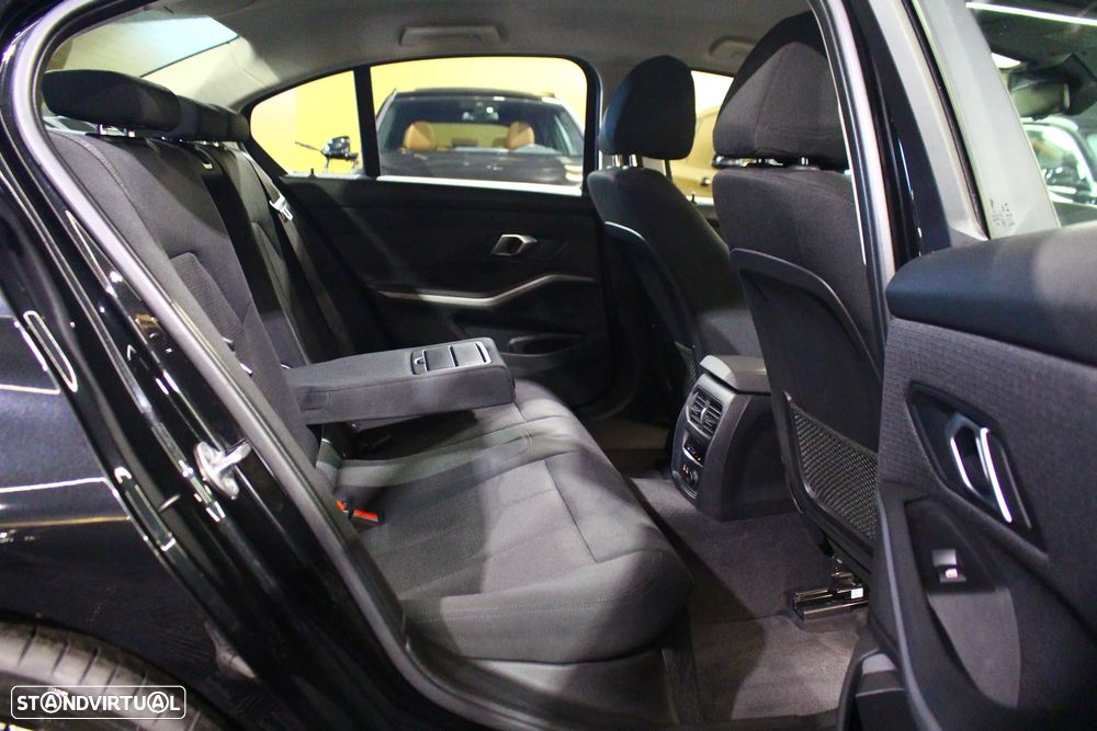 BMW 330 e Line Luxury Auto - 17