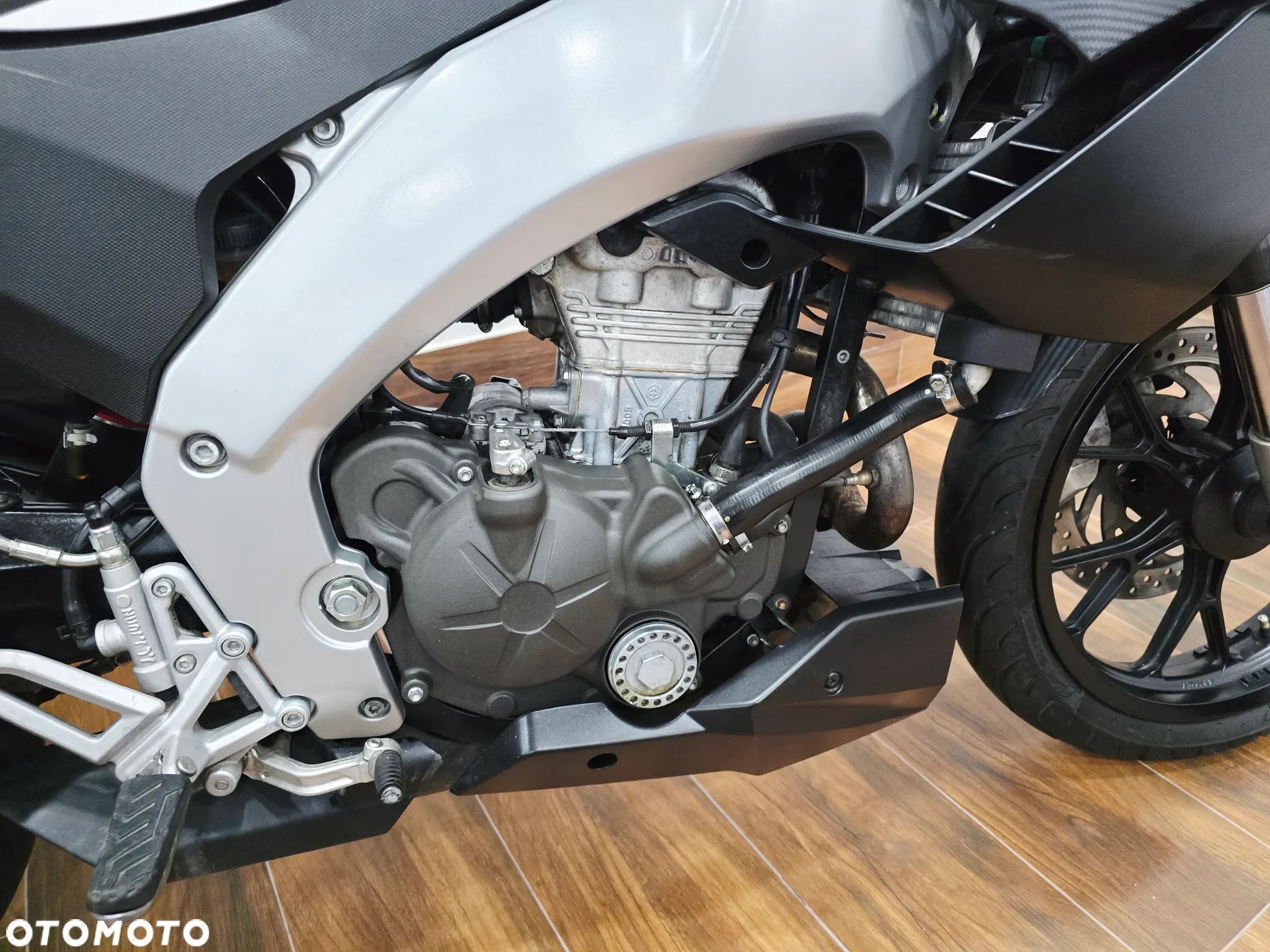 Aprilia Tuono - 12