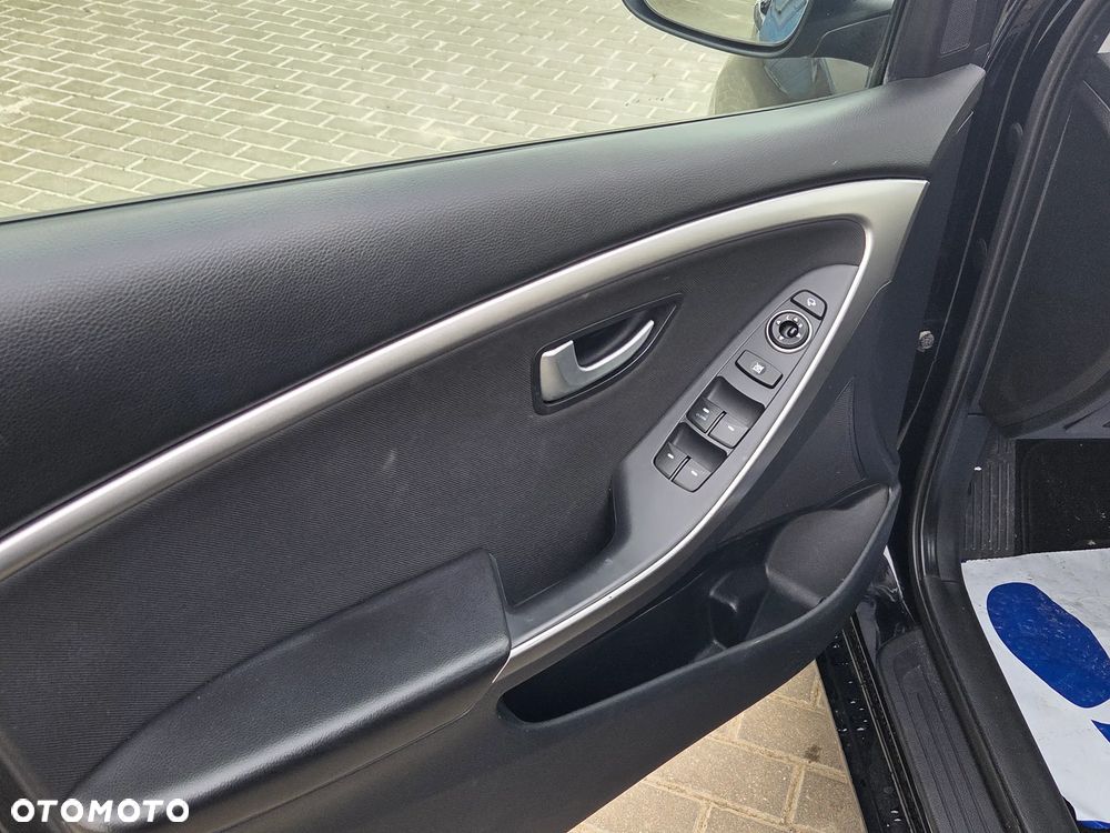 Hyundai i30 blue Kombi 1.6 CRDi Style - 22