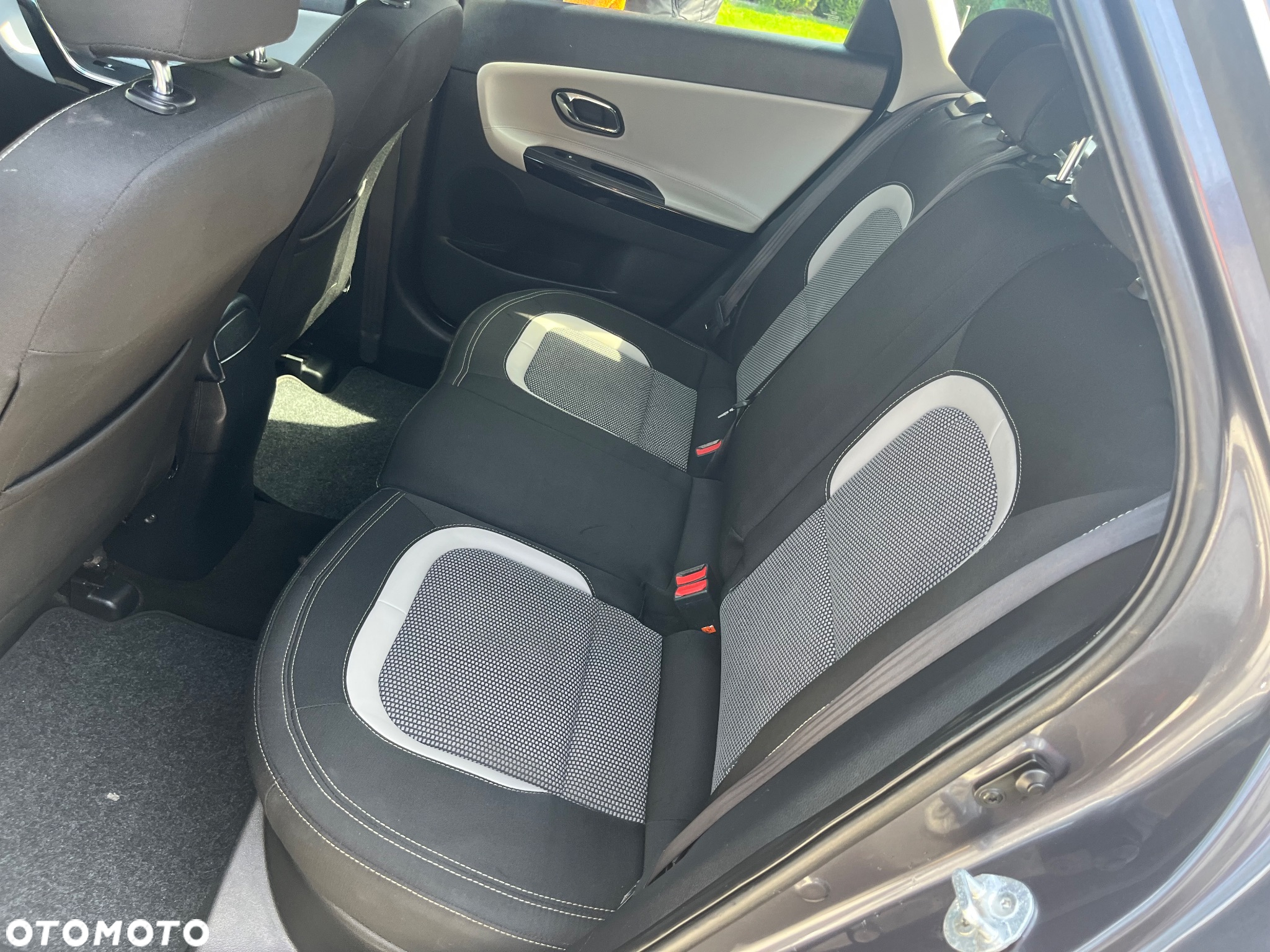 Kia Ceed - 16