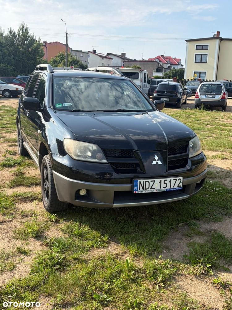 Mitsubishi Outlander - 2