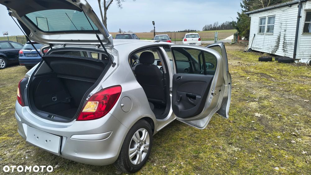 Opel Corsa 1.4 16V Satellite - 21