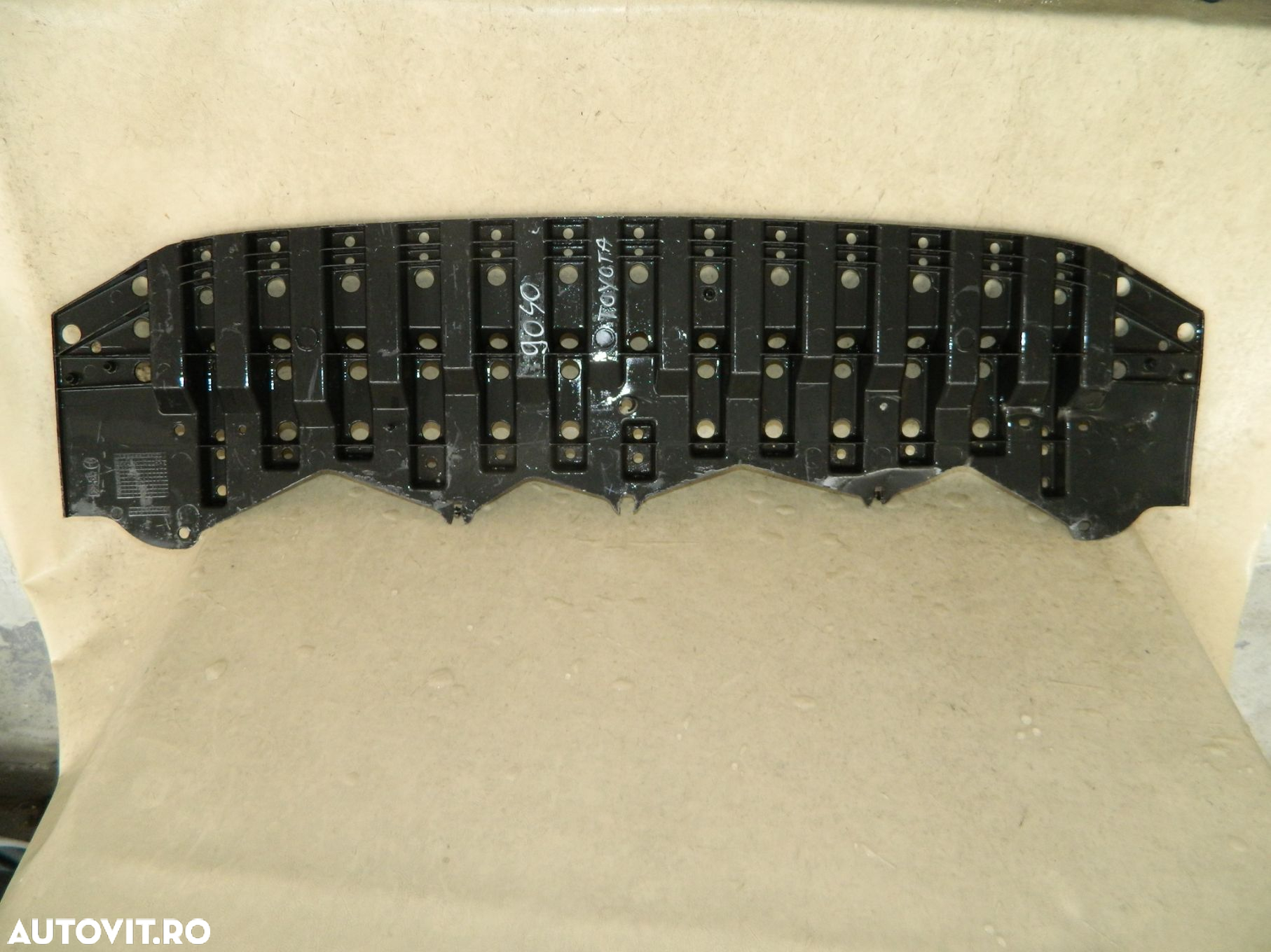 Scut radiatoare Citroen C1  /  Toyota Aygo  /  Peugeot 107, 2012, 2013, 2014,, 52618-0H020 - 2