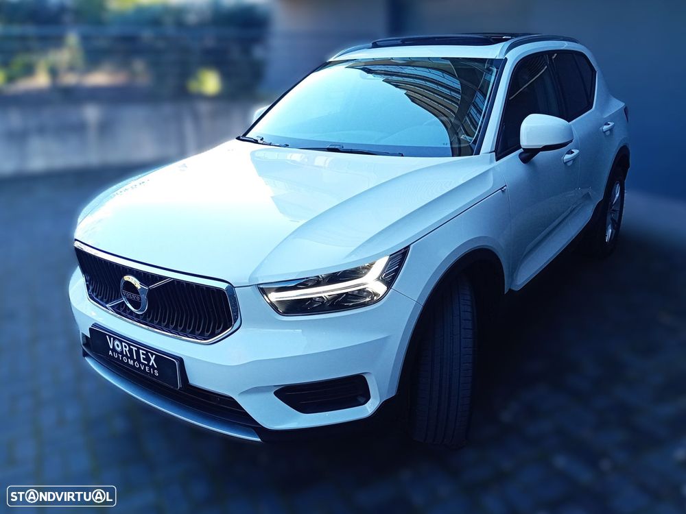 Volvo XC 40 1.5 T3 Momentum Tech Edition - 4
