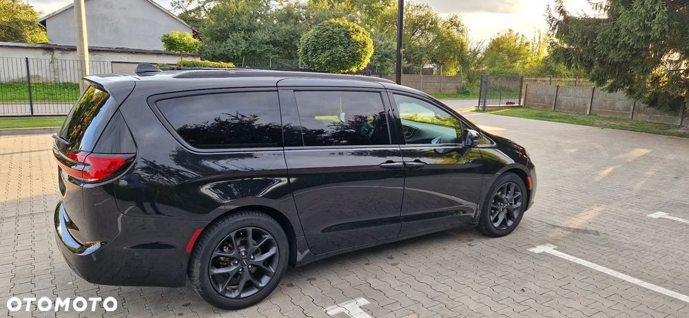 Chrysler Pacifica - 4