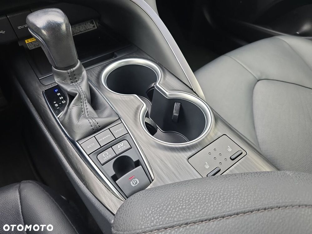 Toyota Camry 2.5 Hybrid Executive CVT - 26
