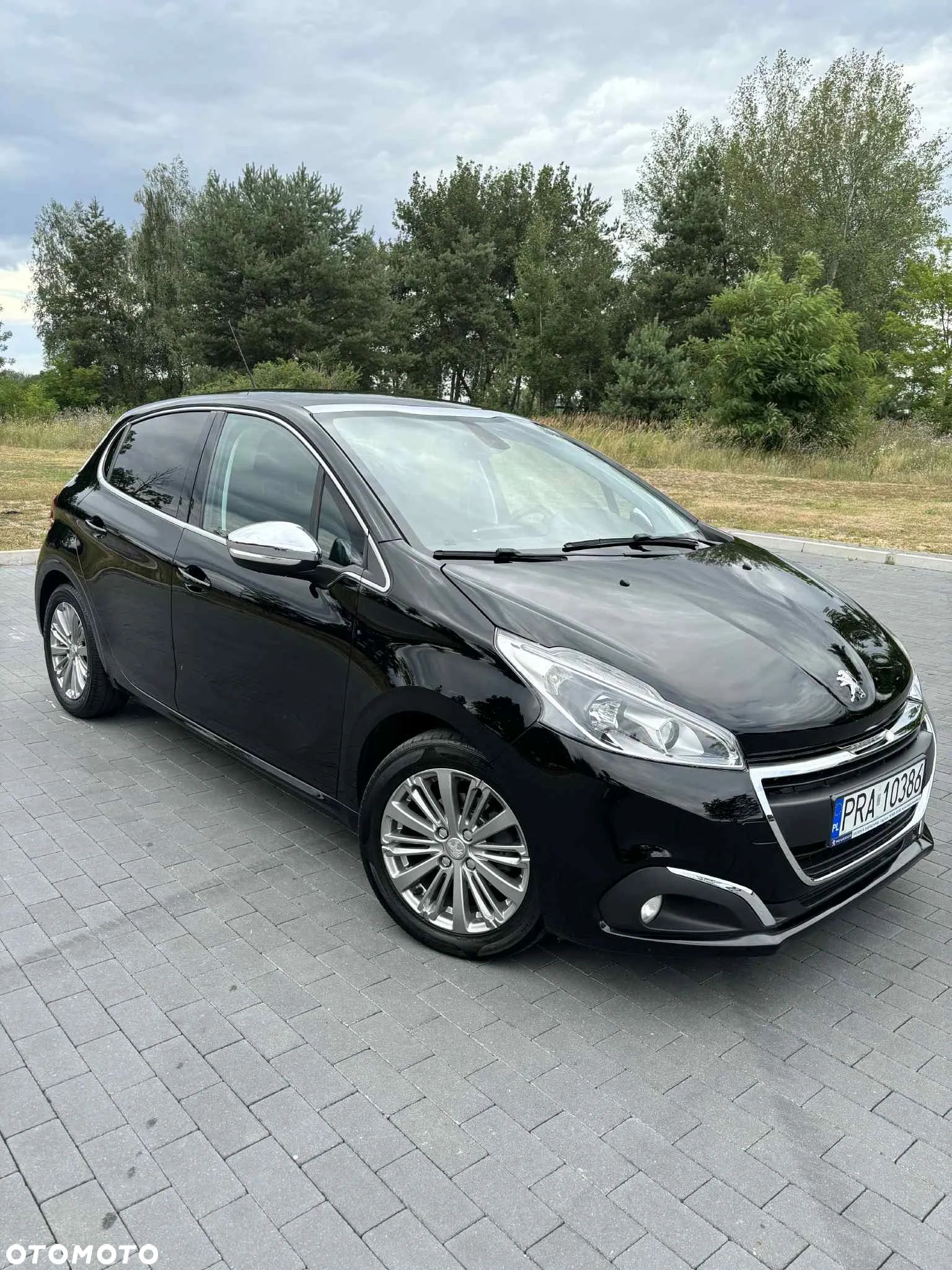 Peugeot 208 - 1