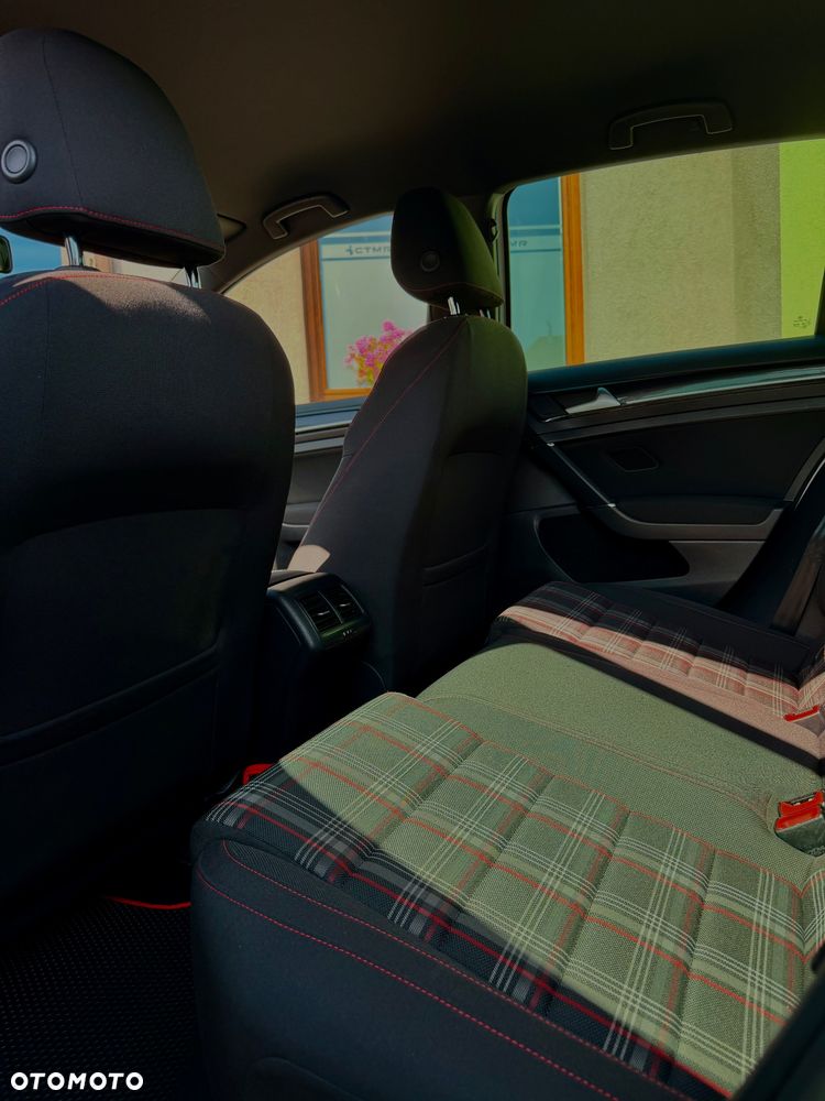Volkswagen Golf - 14