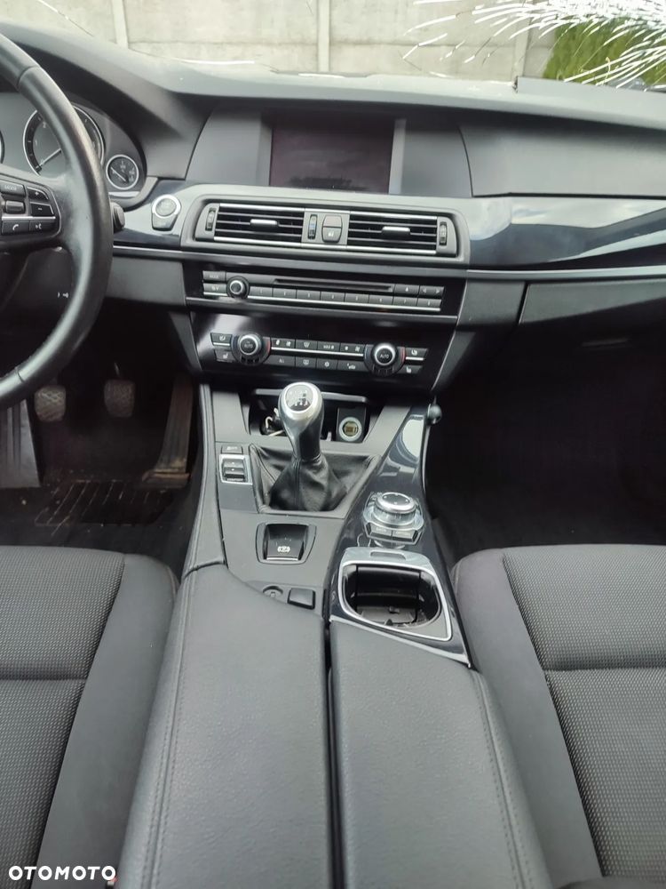 BMW Seria 5 520d Efficient Dynamics - 34