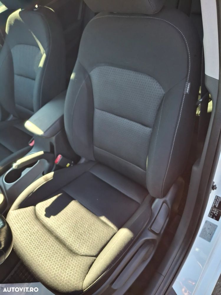 Hyundai Elantra 1.6 MPi Comfort - 12