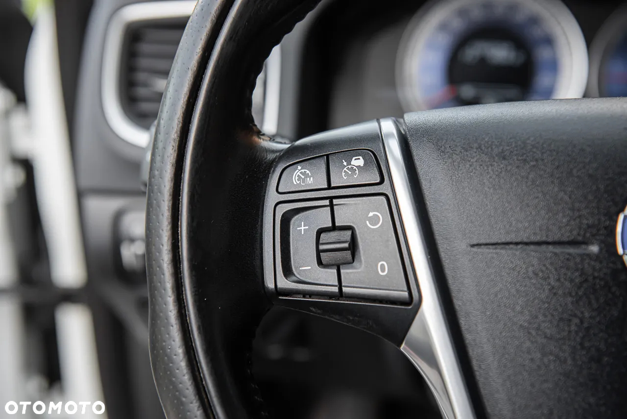 Volvo V60 D5 R-Design - 21