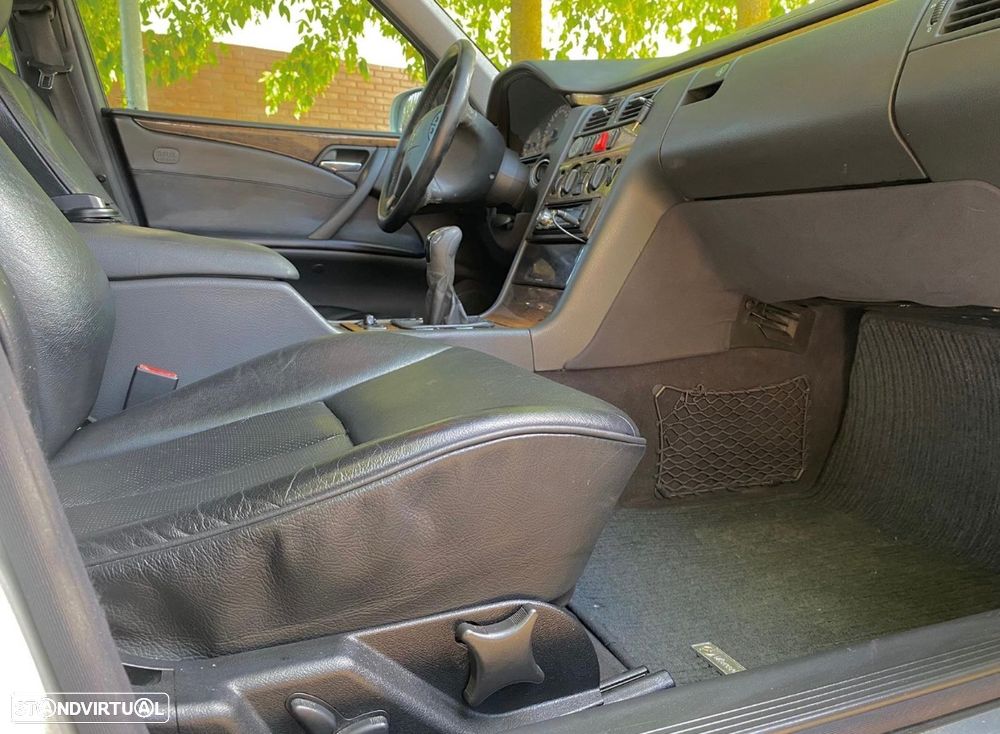 Mercedes-Benz E 240 Classic - 8