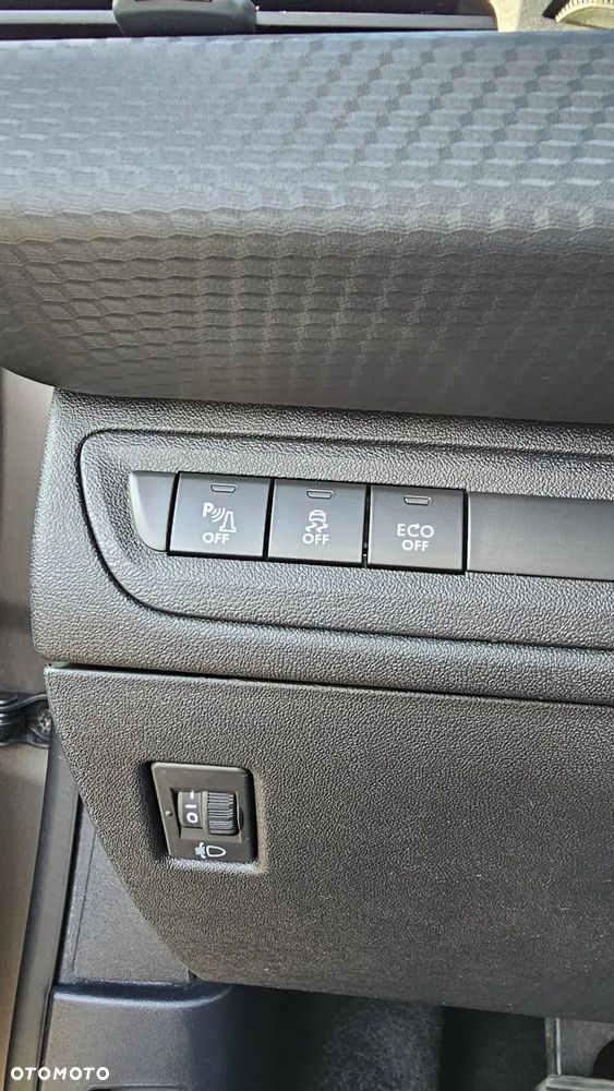 Peugeot 2008 1.2 Pure Tech GPF Allure S&S - 15
