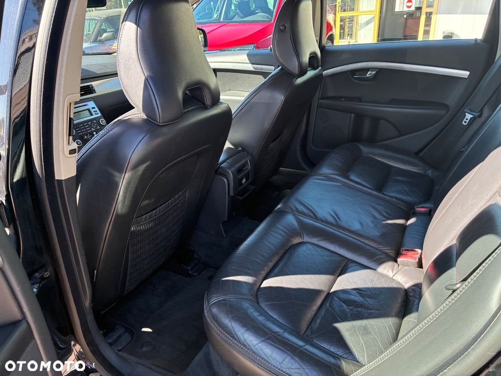 Volvo XC 70 D5 AWD Momentum - 13
