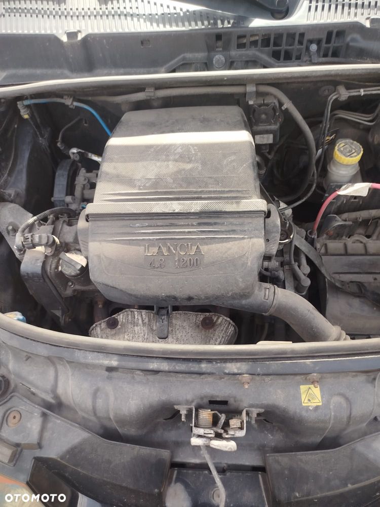 Lancia Ypsilon na części. - 5