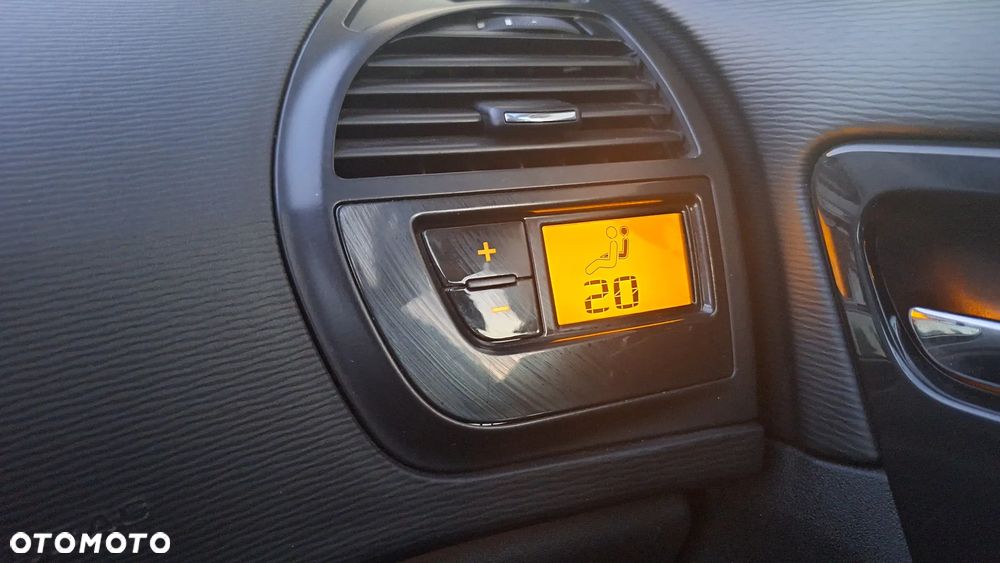 Citroën C4 Grand Picasso 2.0 16V EGS6 Exclusive - 25