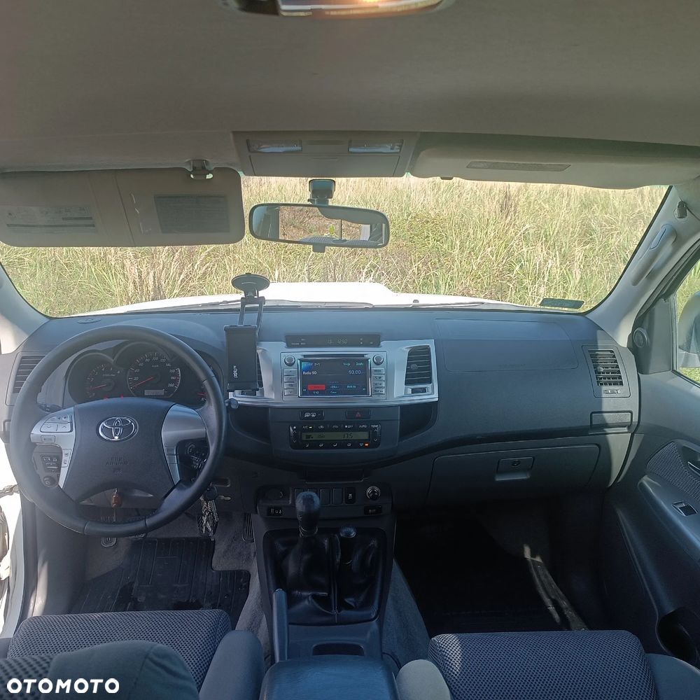 Toyota Hilux 3.0 D-4D SR5 - 11