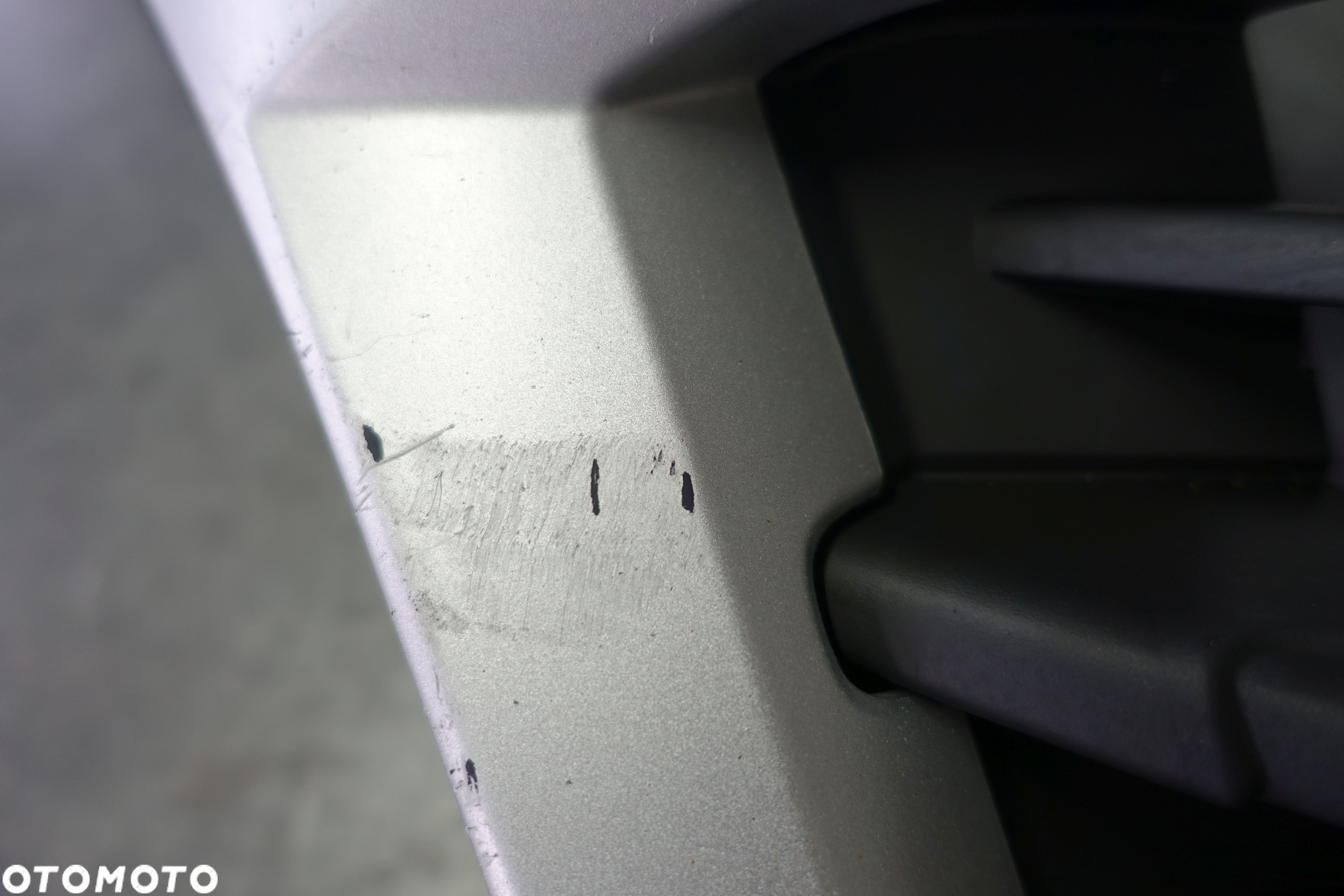 ATRAPA GRILL DUCATO III LIFT - 6