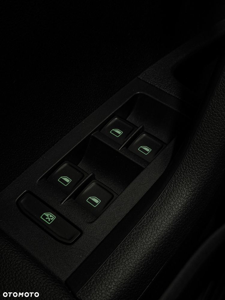 Skoda Octavia 2.0 TDI DSG RS - 15