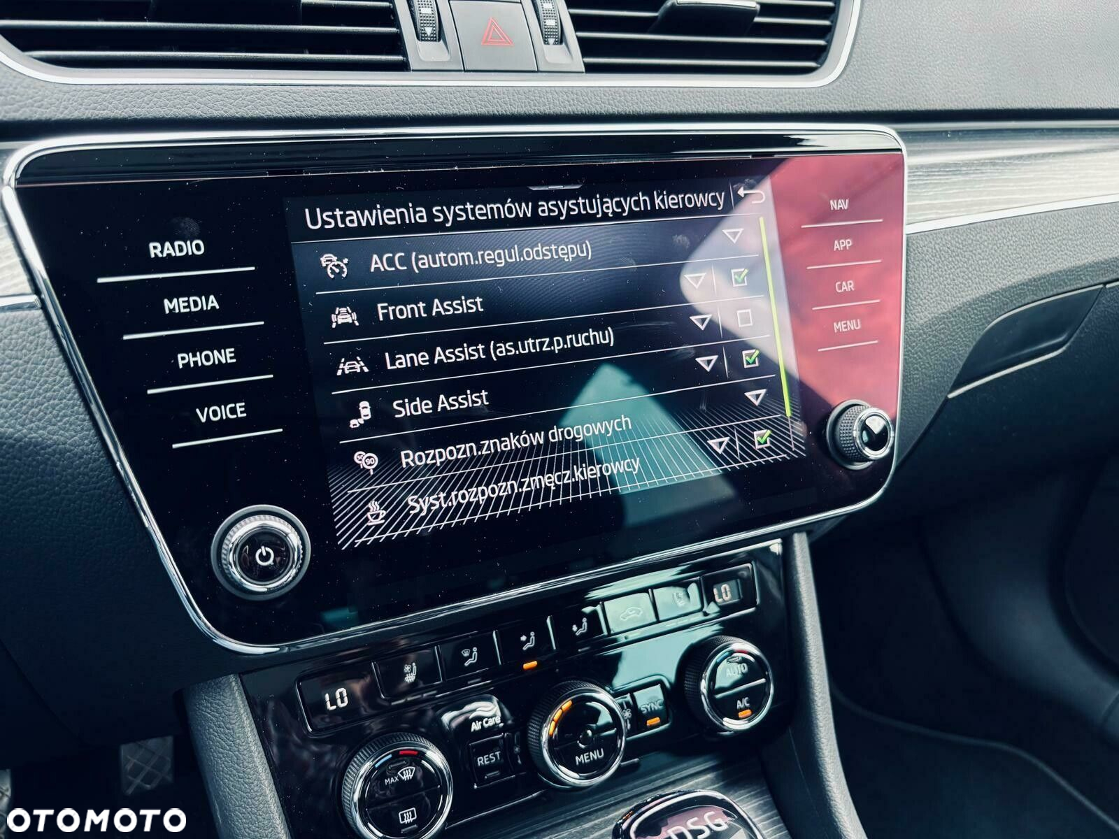 Skoda Superb 2.0 TDI SCR Style DSG - 30