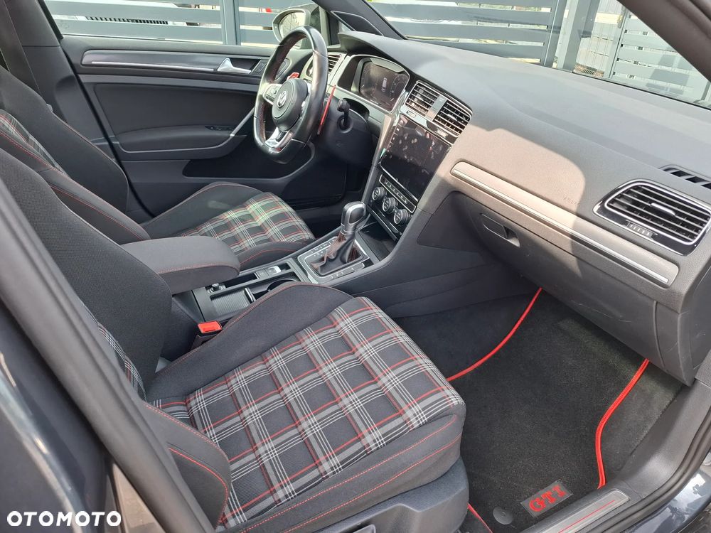 Volkswagen Golf GTI (BlueMotion Technology) DSG Performance - 16