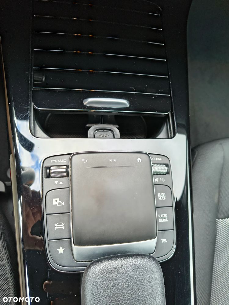 Mercedes-Benz CLA 180 7G-DCT - 25