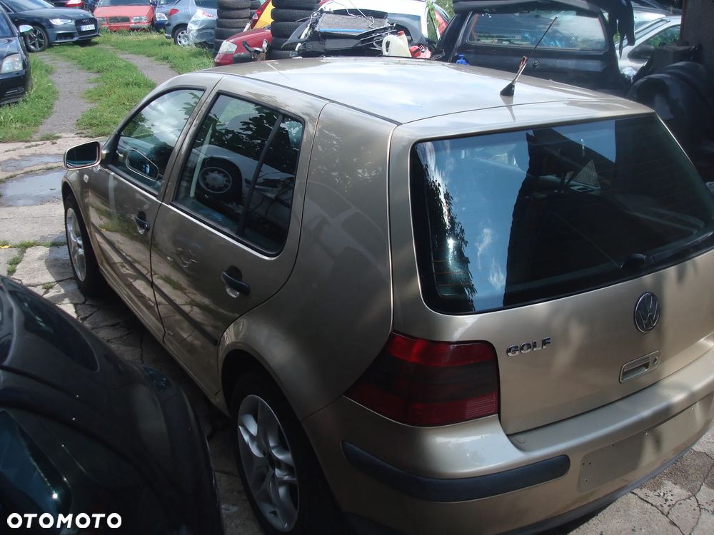 Volkswagen Golf - 6