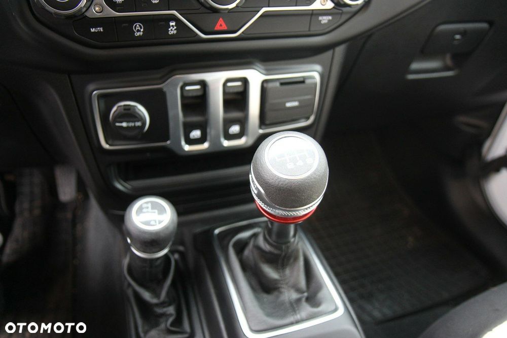 Jeep Wrangler - 24