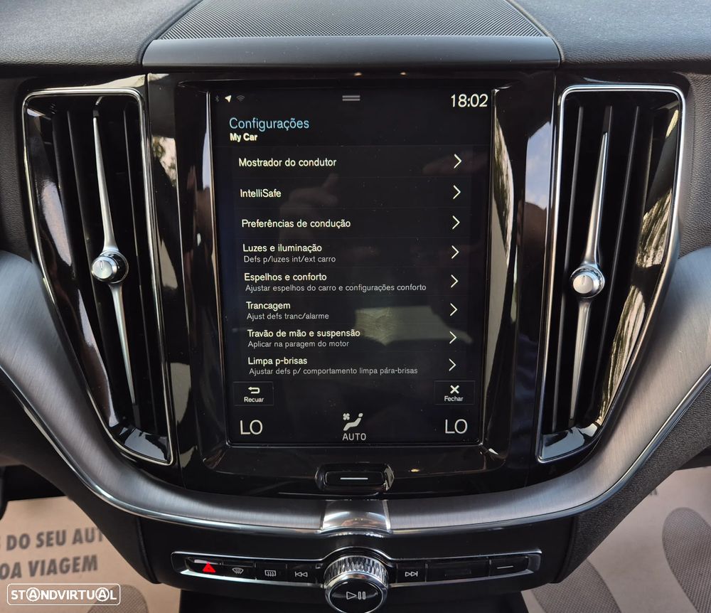 Volvo XC 60 2.0 D4 Momentum Geartronic - 17