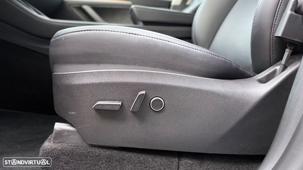 Tesla Model Y Performance Dual Motor AWD - 12