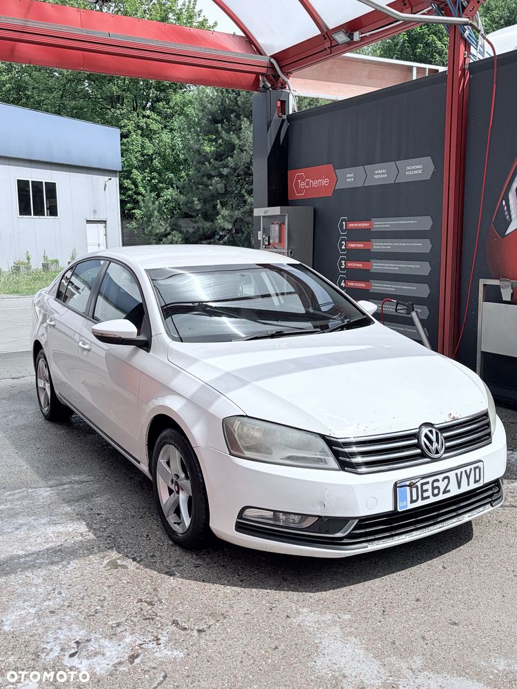 Volkswagen Passat - 1