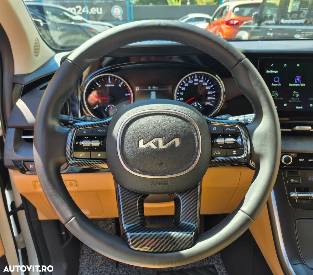 Kia Carnival - 11