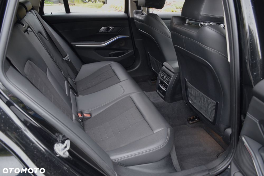 BMW Seria 3 320d Sport Line Shadow - 28
